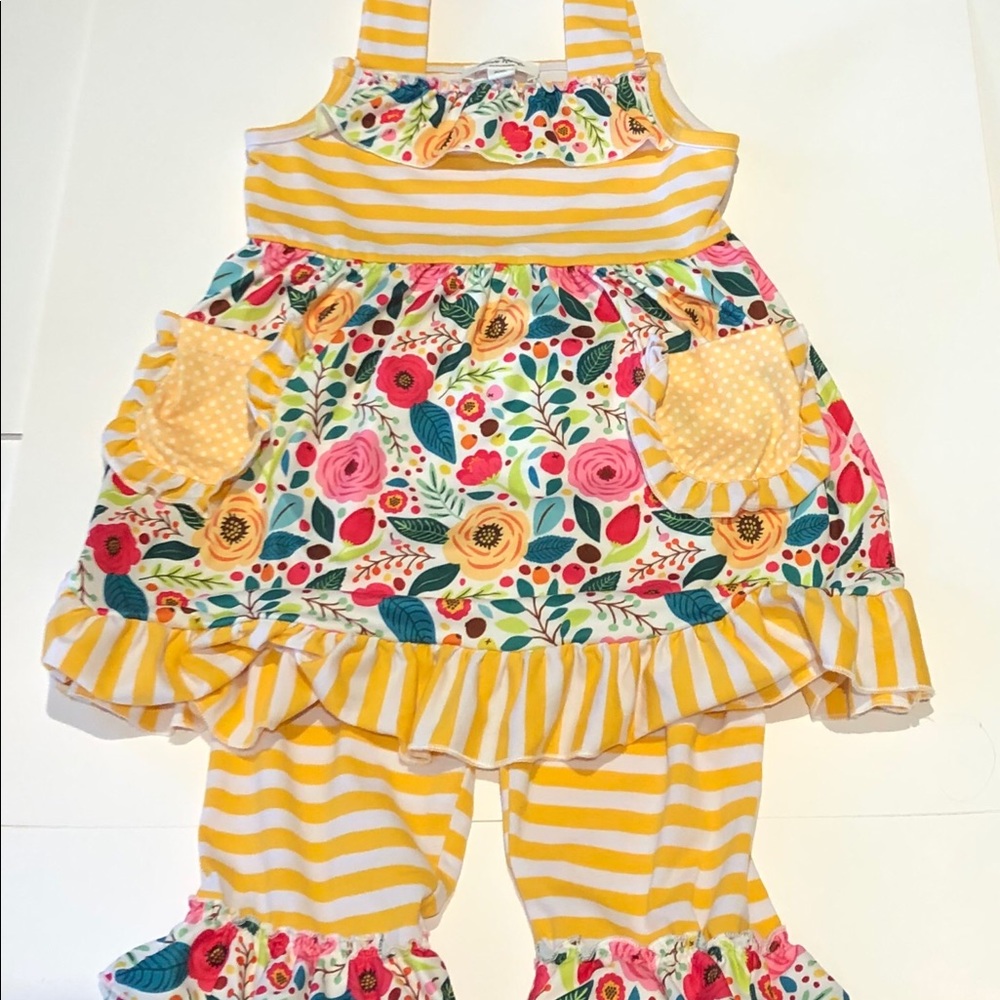 🌸Marie Nicole Striped/Floral Tunic & Capri Outfit